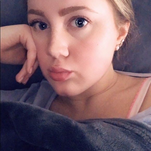 Meet your Posher, Alexa - Picture 4 of 4